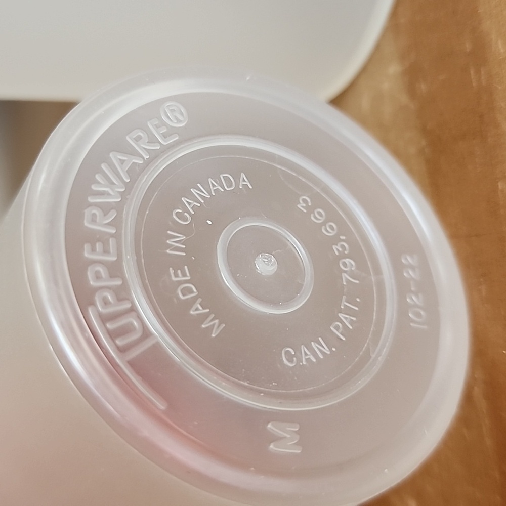 Tupperware Salt Pepper Shaker - Picture 6 of 7